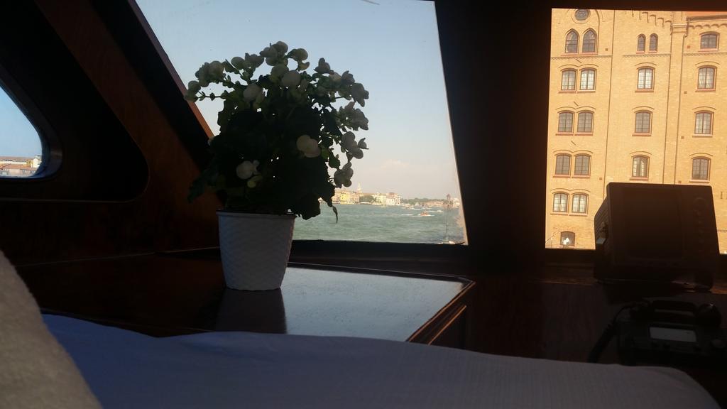 Hotel Yacht Sarah Venezia La Giudecca Pokój zdjęcie